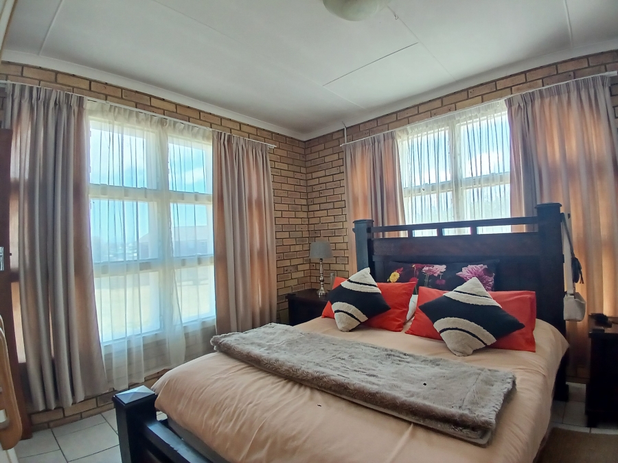 2 Bedroom Property for Sale in Stilbaai Wes Western Cape